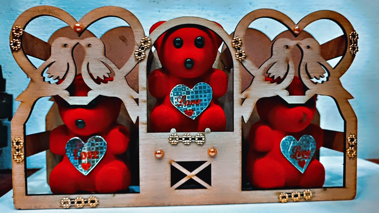Romantic Wooden Gift Box with Teddy Bears – Perfect for Special Surprises!